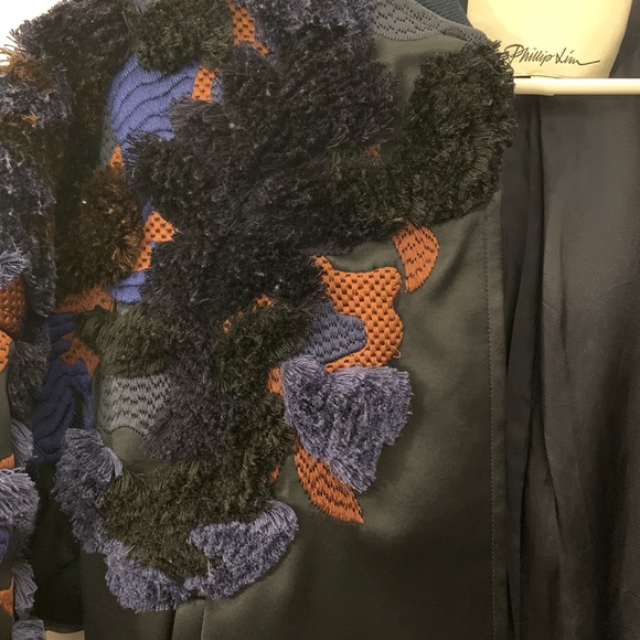 Barely worn this jacket and deserves a new home! - Picture 4 of 4